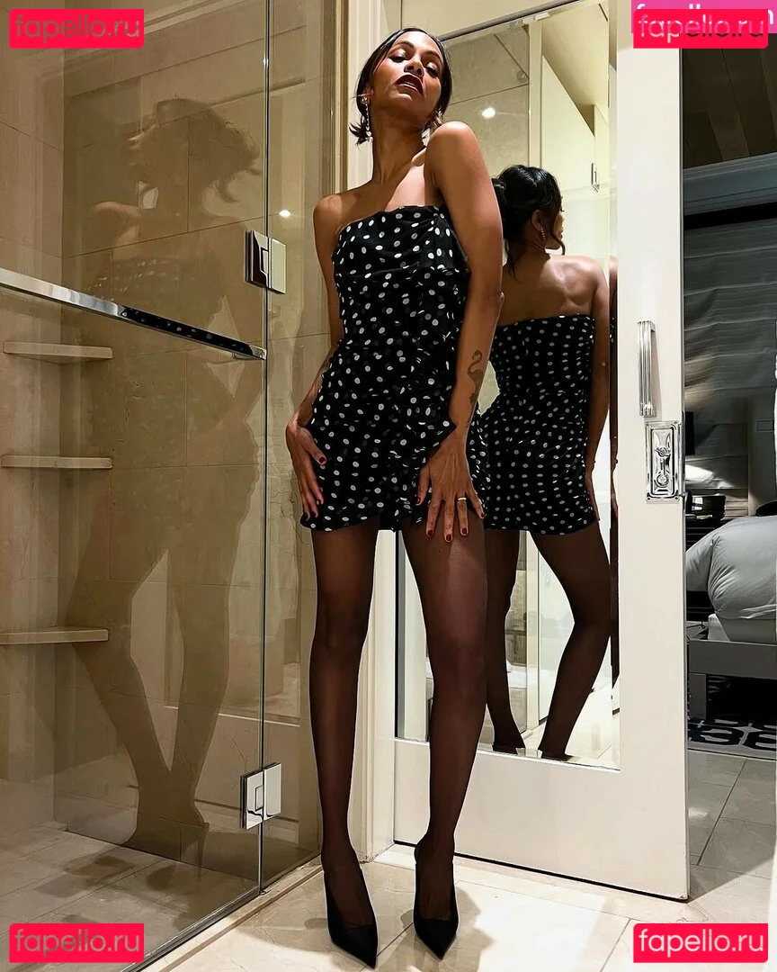 Zoe Saldana Onlyfans Photo Gallery 