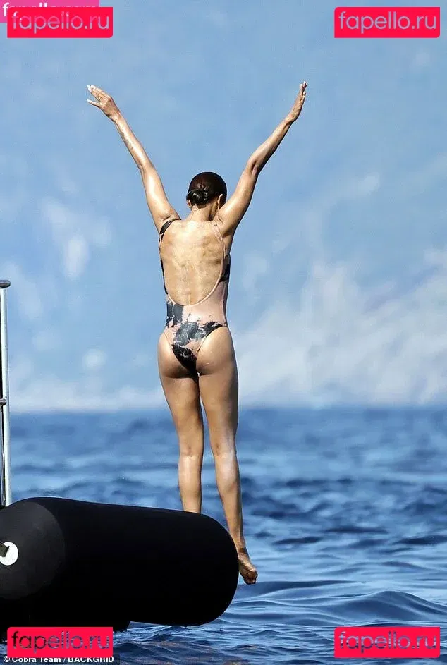 Zoe Saldana Onlyfans Photo Gallery 