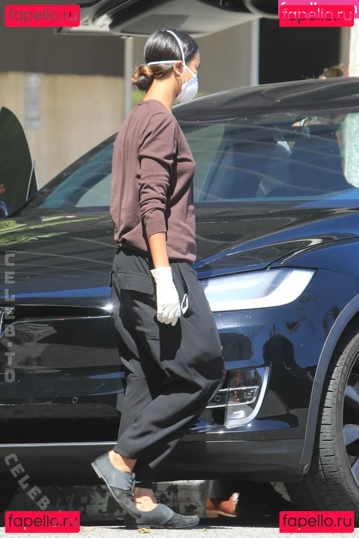 Zoe Saldana Onlyfans Photo Gallery 