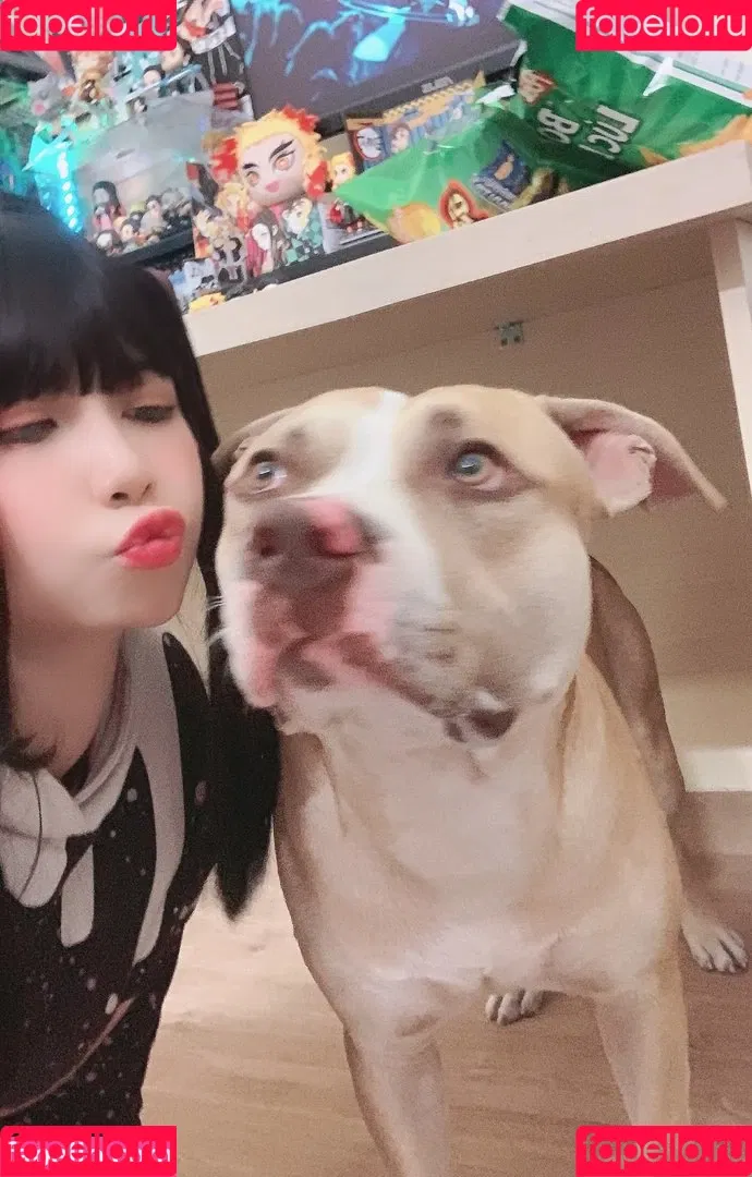 UyUyChan Onlyfans Photo Gallery 