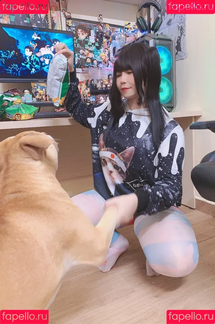 UyUyChan Onlyfans Photo Gallery 