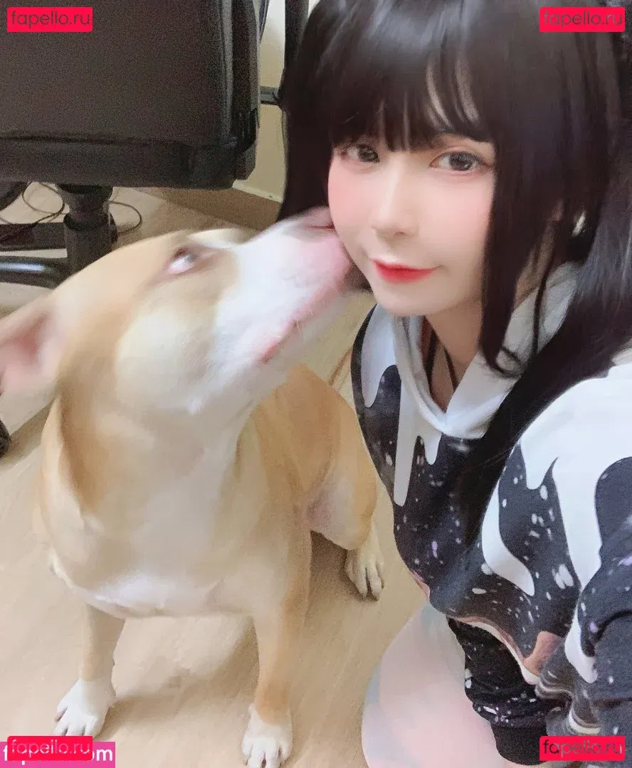 UyUyChan Onlyfans Photo Gallery 