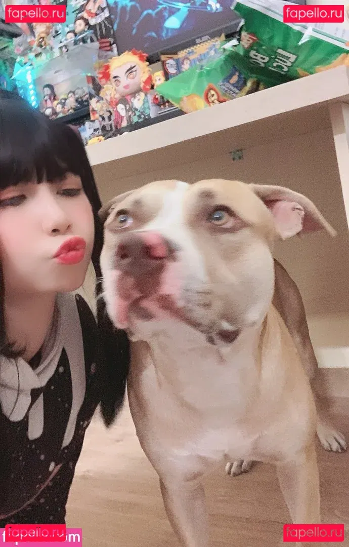 UyUyChan Onlyfans Photo Gallery 