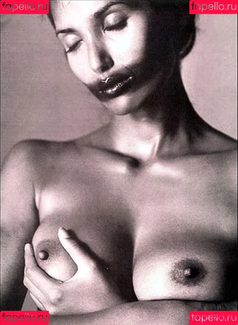 Padma Lakshmi Onlyfans Photo Gallery 
