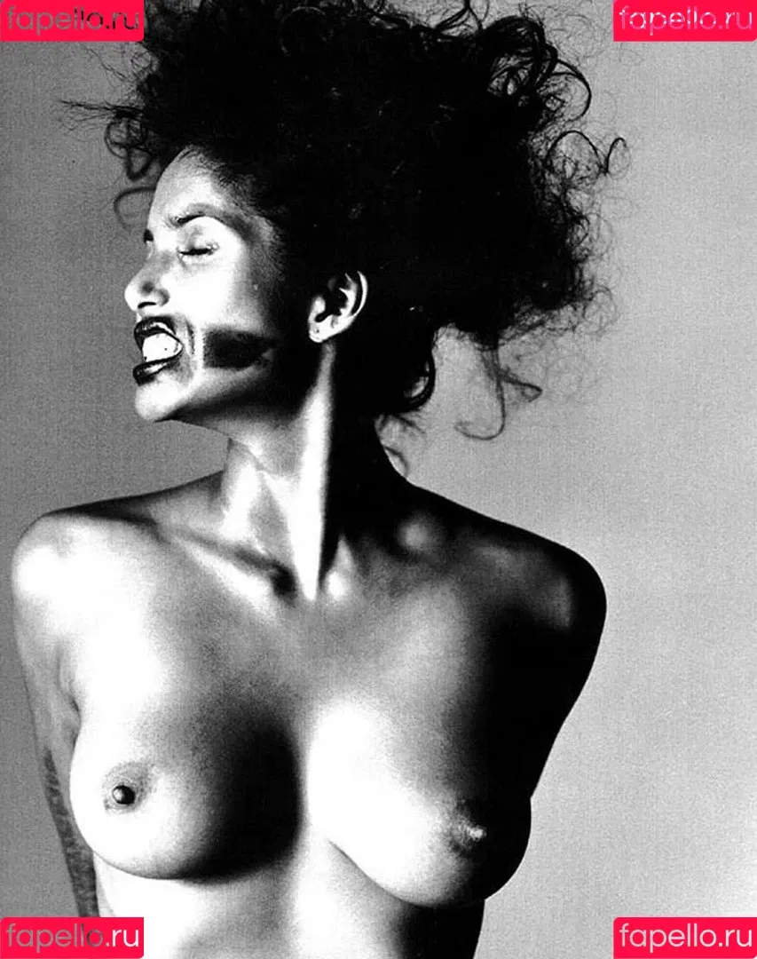 Padma Lakshmi Onlyfans Photo Gallery 
