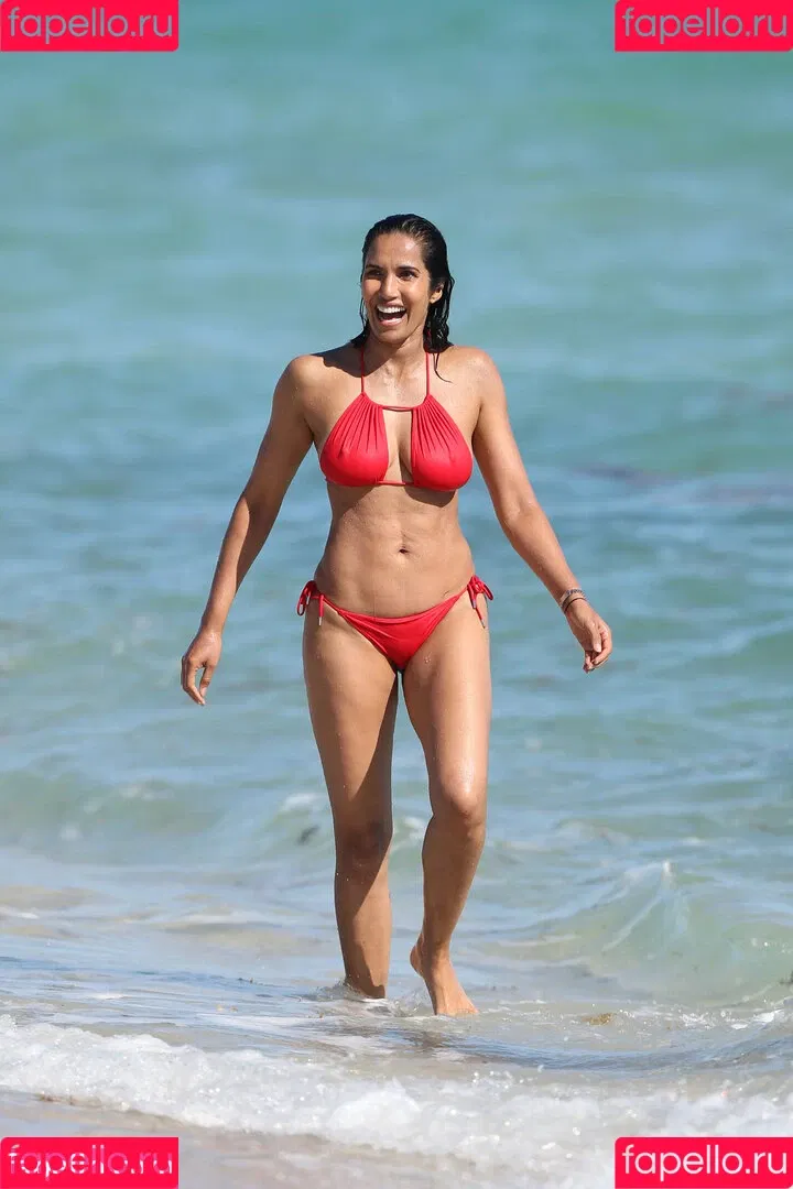Padma Lakshmi Onlyfans Photo Gallery 