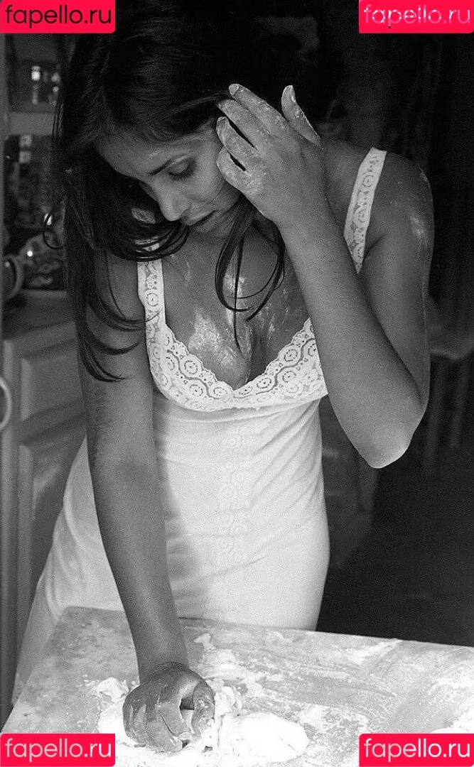 Padma Lakshmi Onlyfans Photo Gallery 