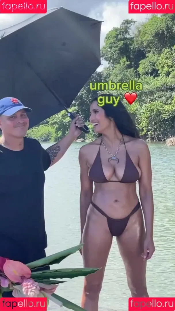 Padma Lakshmi Onlyfans Photo Gallery 