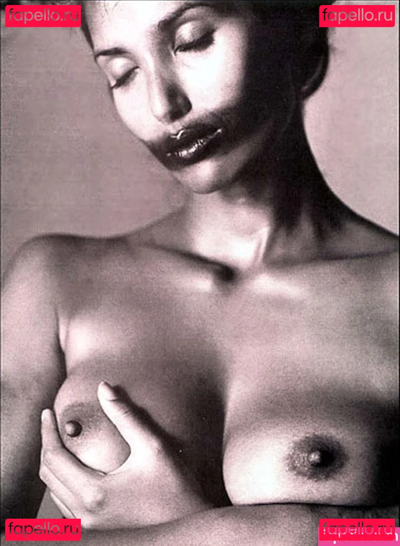 Padma Lakshmi Onlyfans Photo Gallery 