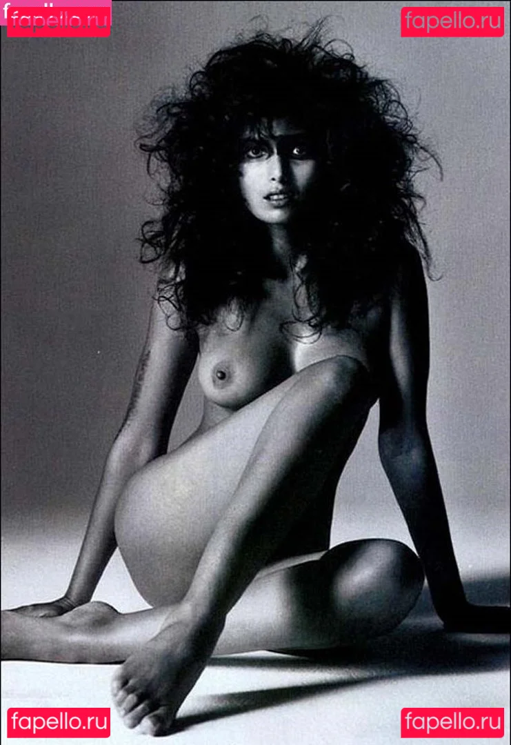 Padma Lakshmi Onlyfans Photo Gallery 