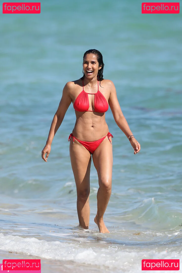 Padma Lakshmi Onlyfans Photo Gallery 