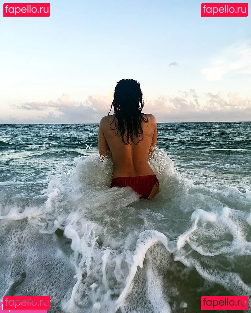 Padma Lakshmi Onlyfans Photo Gallery 