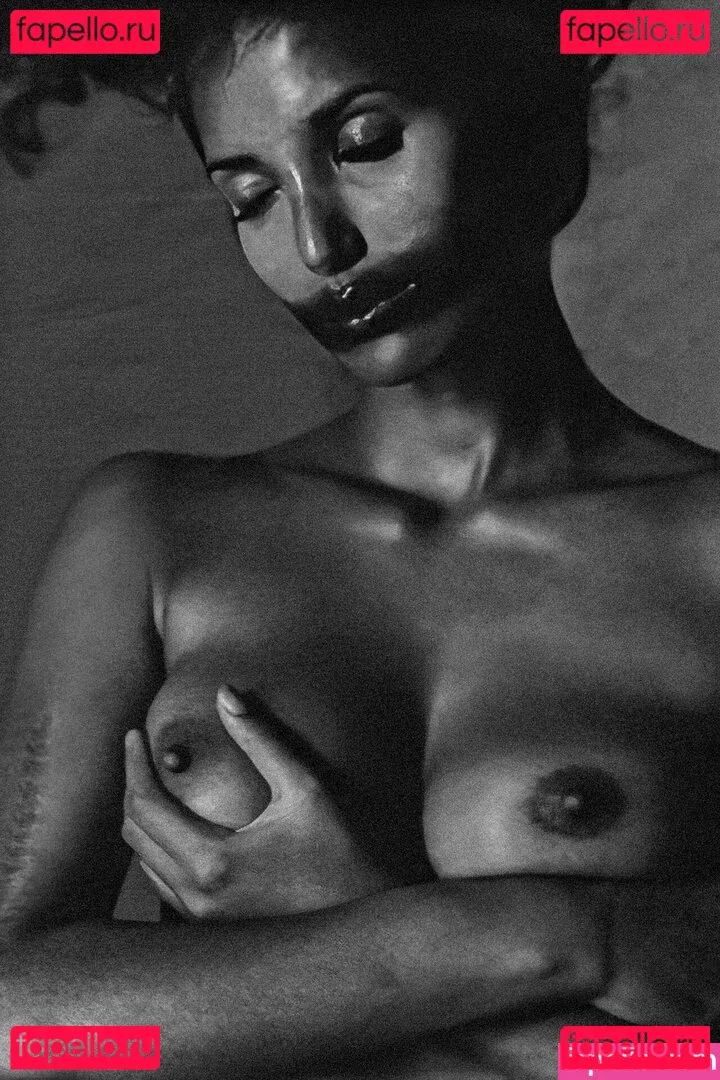 Padma Lakshmi Onlyfans Photo Gallery 