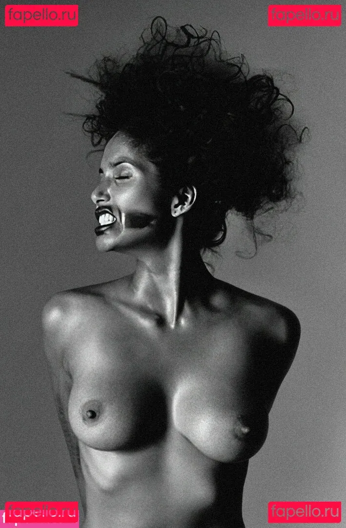 Padma Lakshmi Onlyfans Photo Gallery 