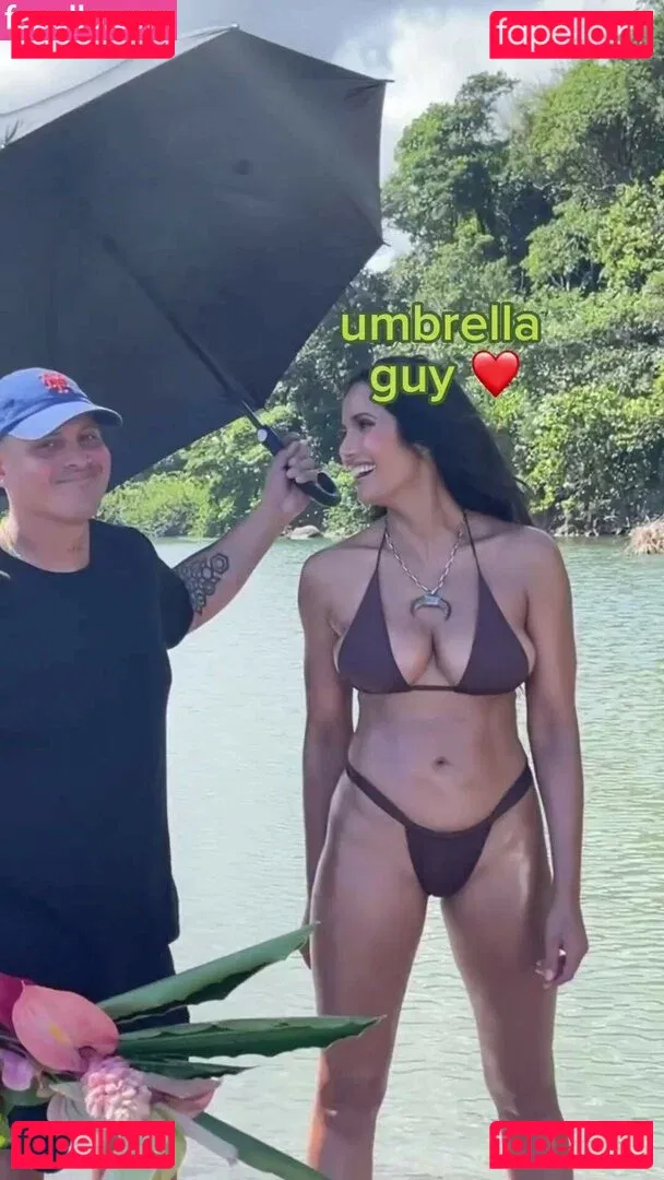 Padma Lakshmi Onlyfans Photo Gallery 