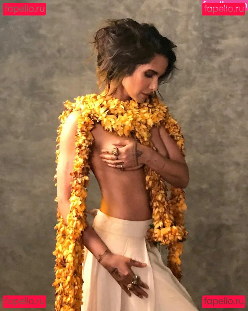 Padma Lakshmi Onlyfans Photo Gallery 
