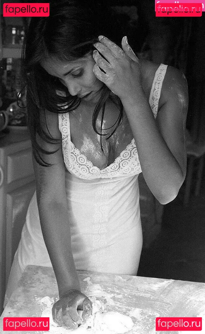 Padma Lakshmi Onlyfans Photo Gallery 