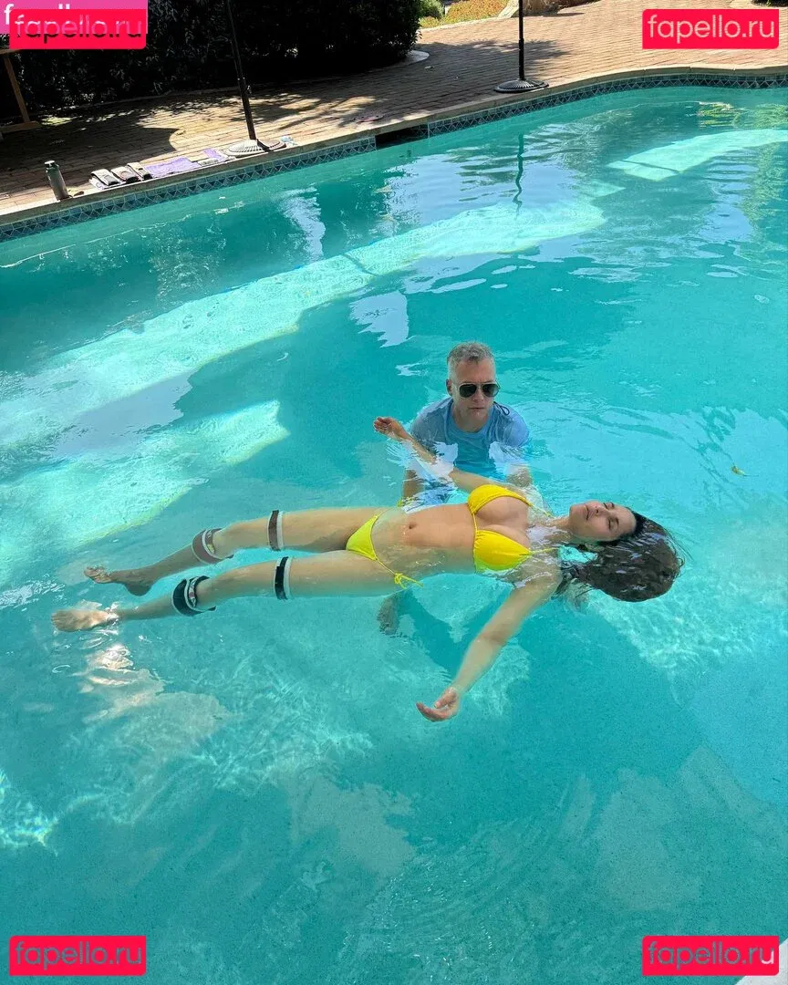 Padma Lakshmi Onlyfans Photo Gallery 