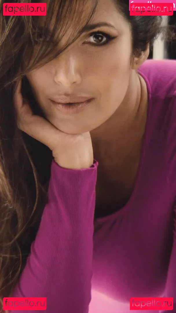 Padma Lakshmi Onlyfans Photo Gallery 