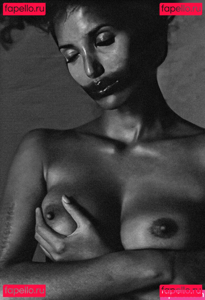 Padma Lakshmi Onlyfans Photo Gallery 