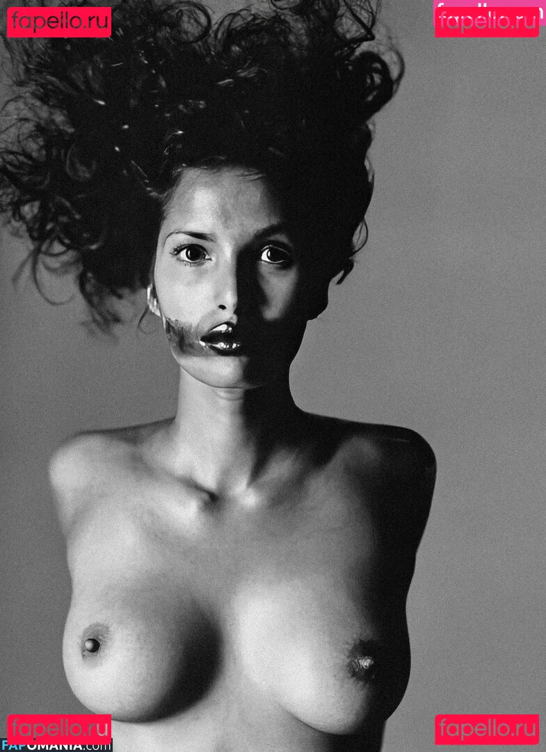 Padma Lakshmi Onlyfans Photo Gallery 