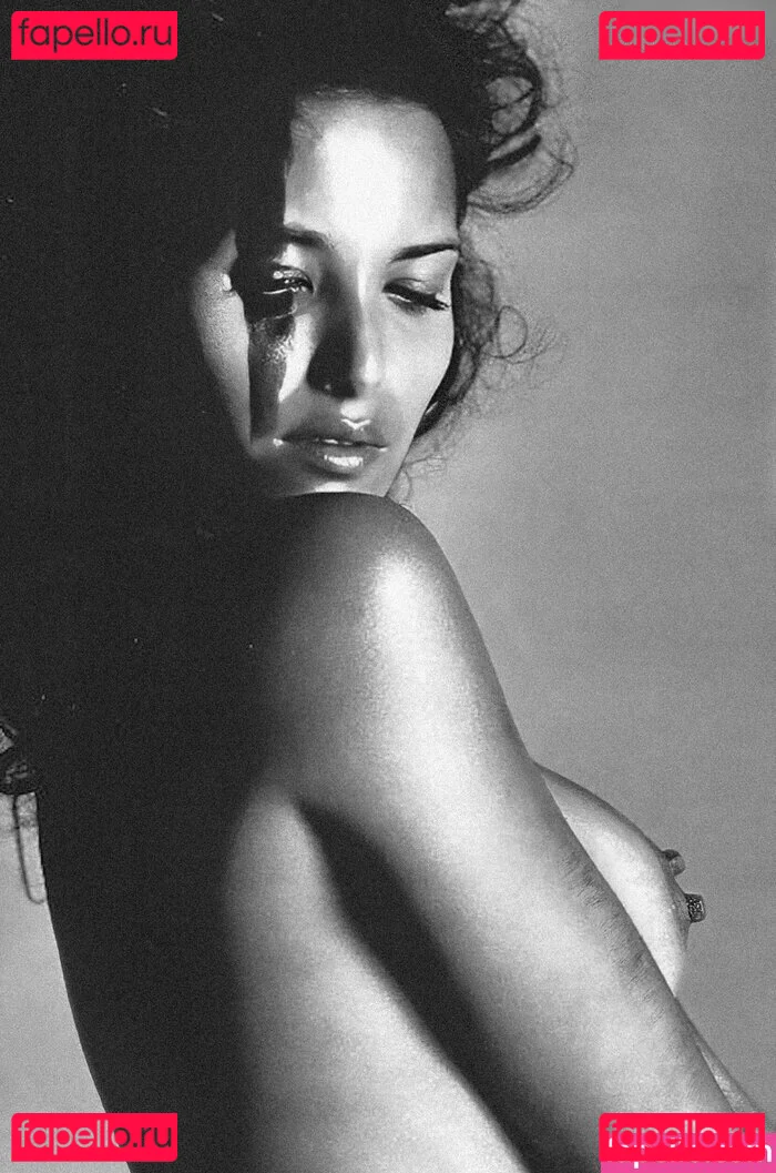 Padma Lakshmi Onlyfans Photo Gallery 