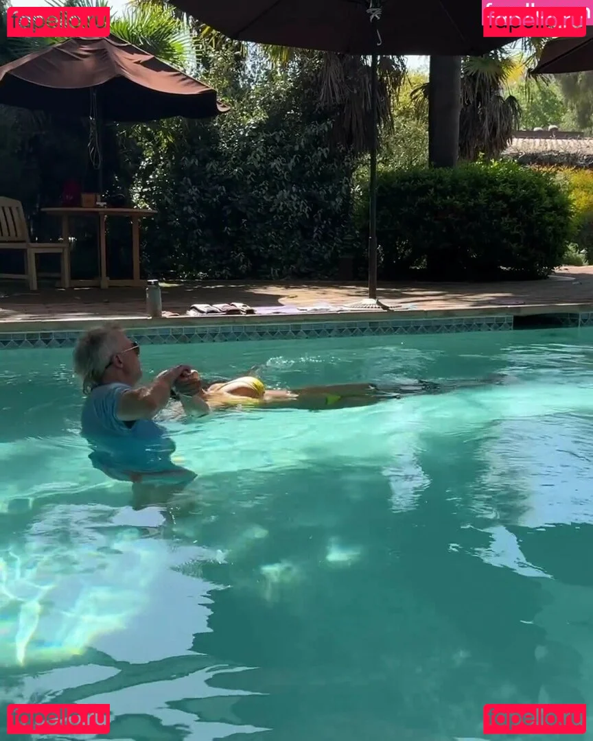 Padma Lakshmi Onlyfans Photo Gallery 