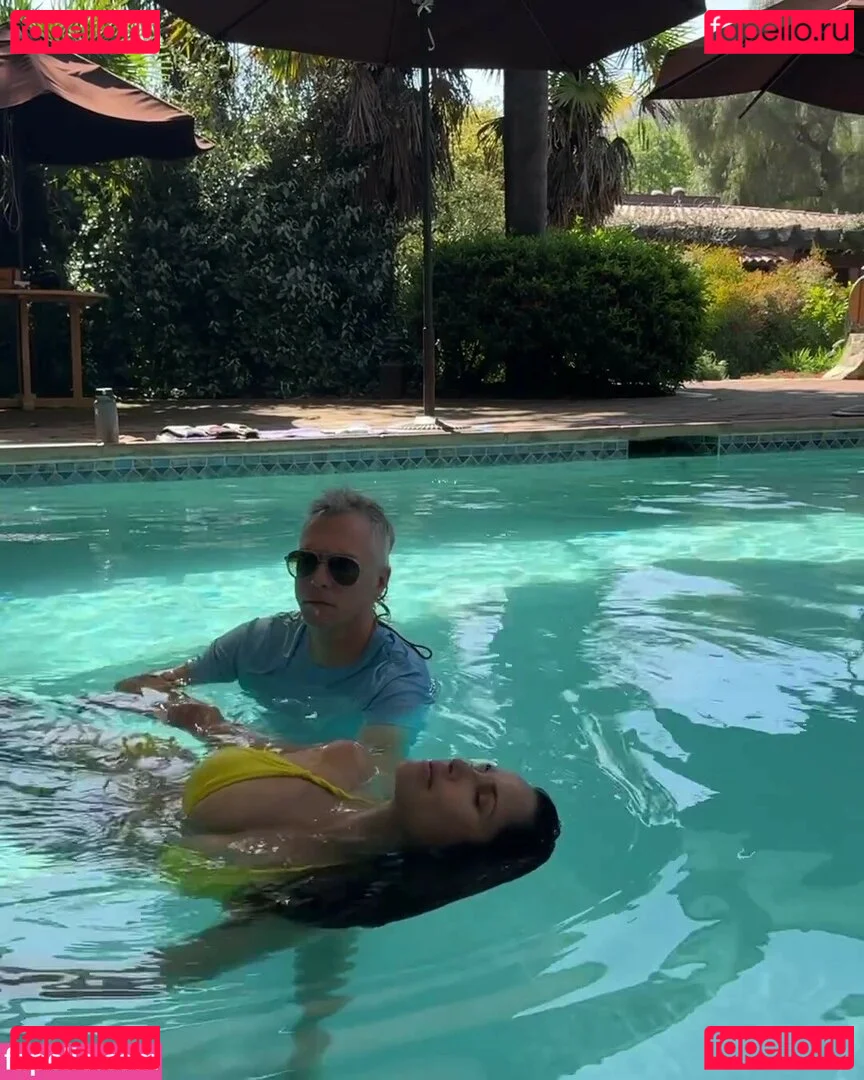 Padma Lakshmi Onlyfans Photo Gallery 