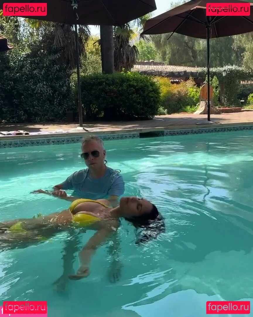 Padma Lakshmi Onlyfans Photo Gallery 