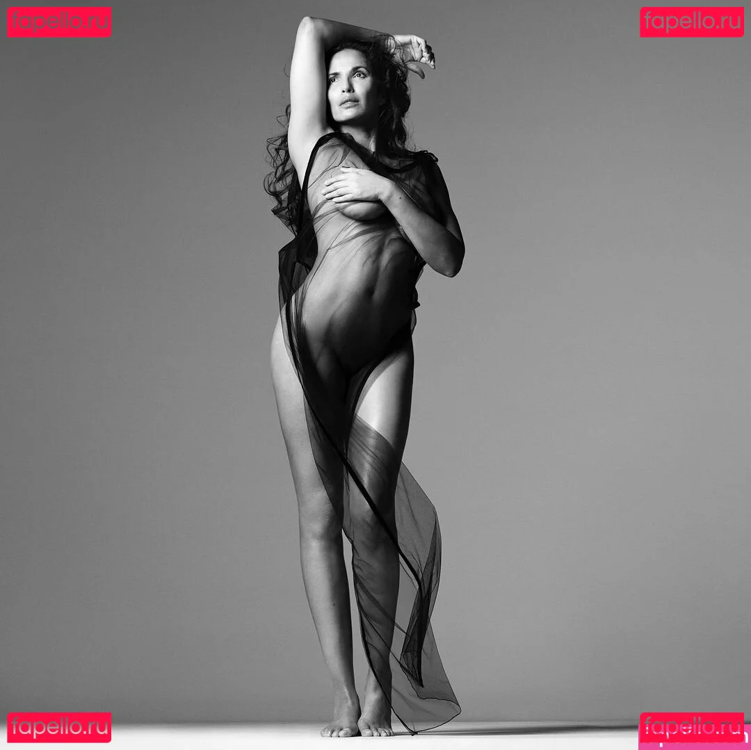 Padma Lakshmi Onlyfans Photo Gallery 