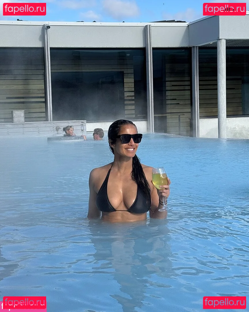 Padma Lakshmi Onlyfans Photo Gallery 