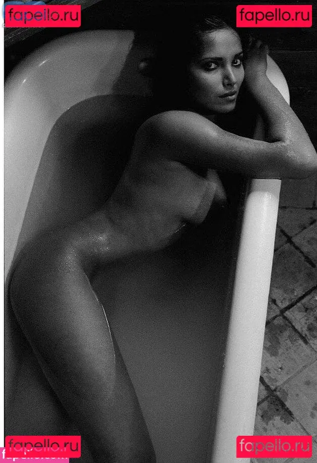 Padma Lakshmi Onlyfans Photo Gallery 