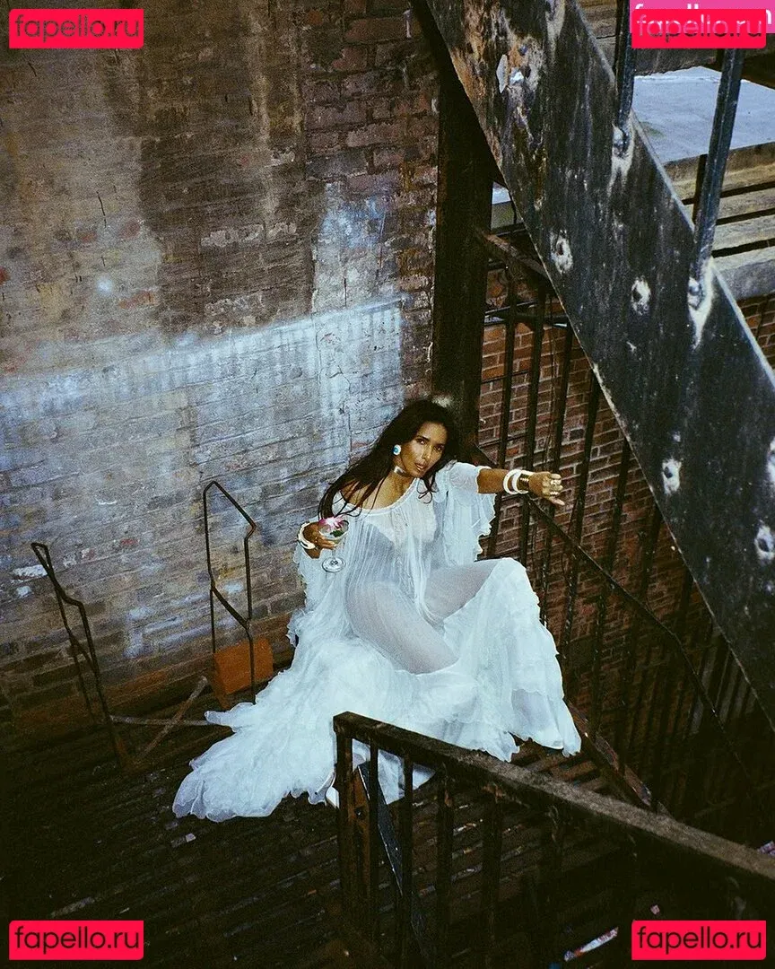 Padma Lakshmi Onlyfans Photo Gallery 