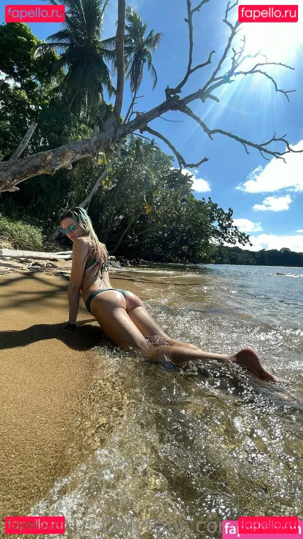 giahill Onlyfans Photo Gallery 