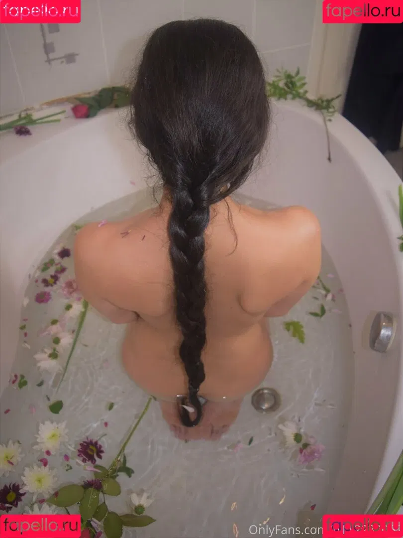 mirabellaestella Onlyfans Photo Gallery 
