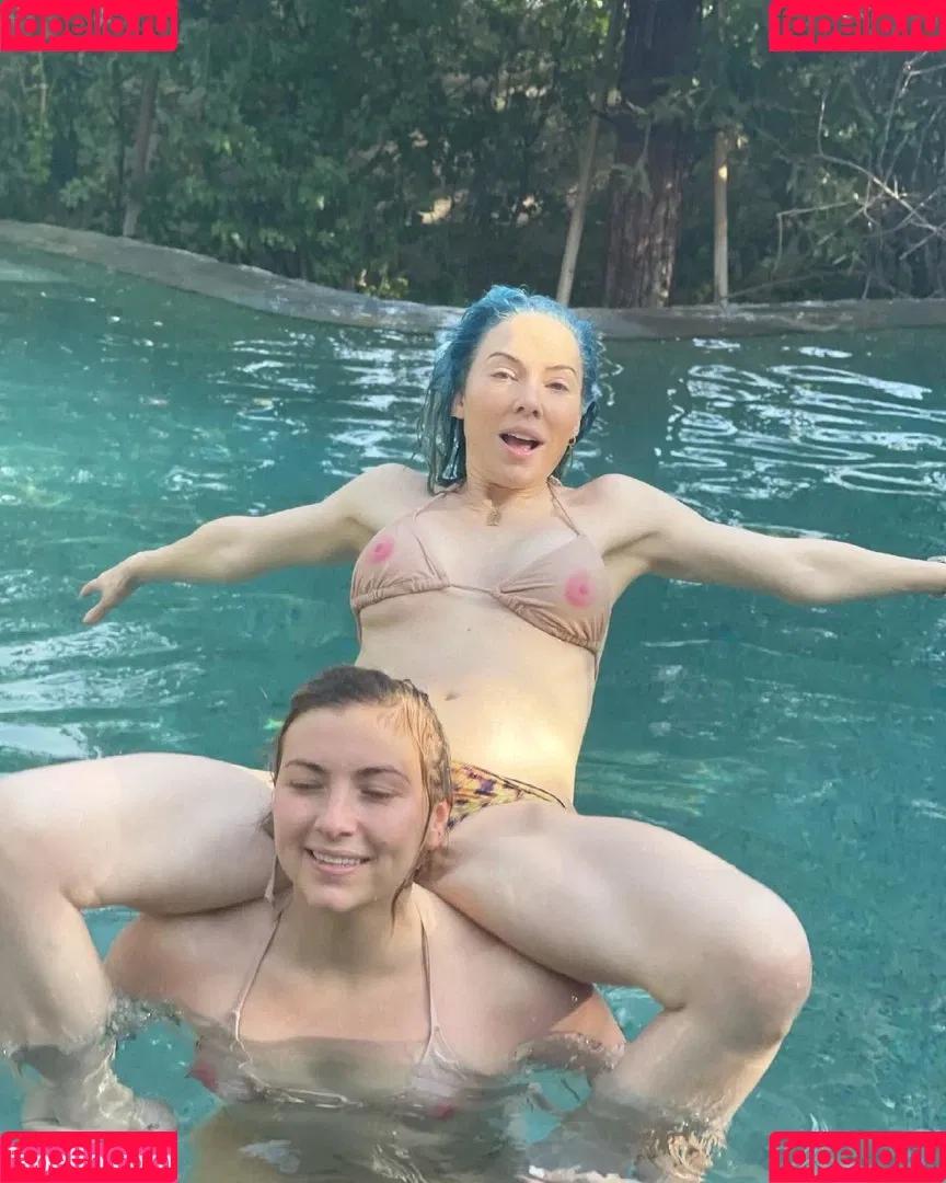 Whitney Cummings Onlyfans Photo Gallery 