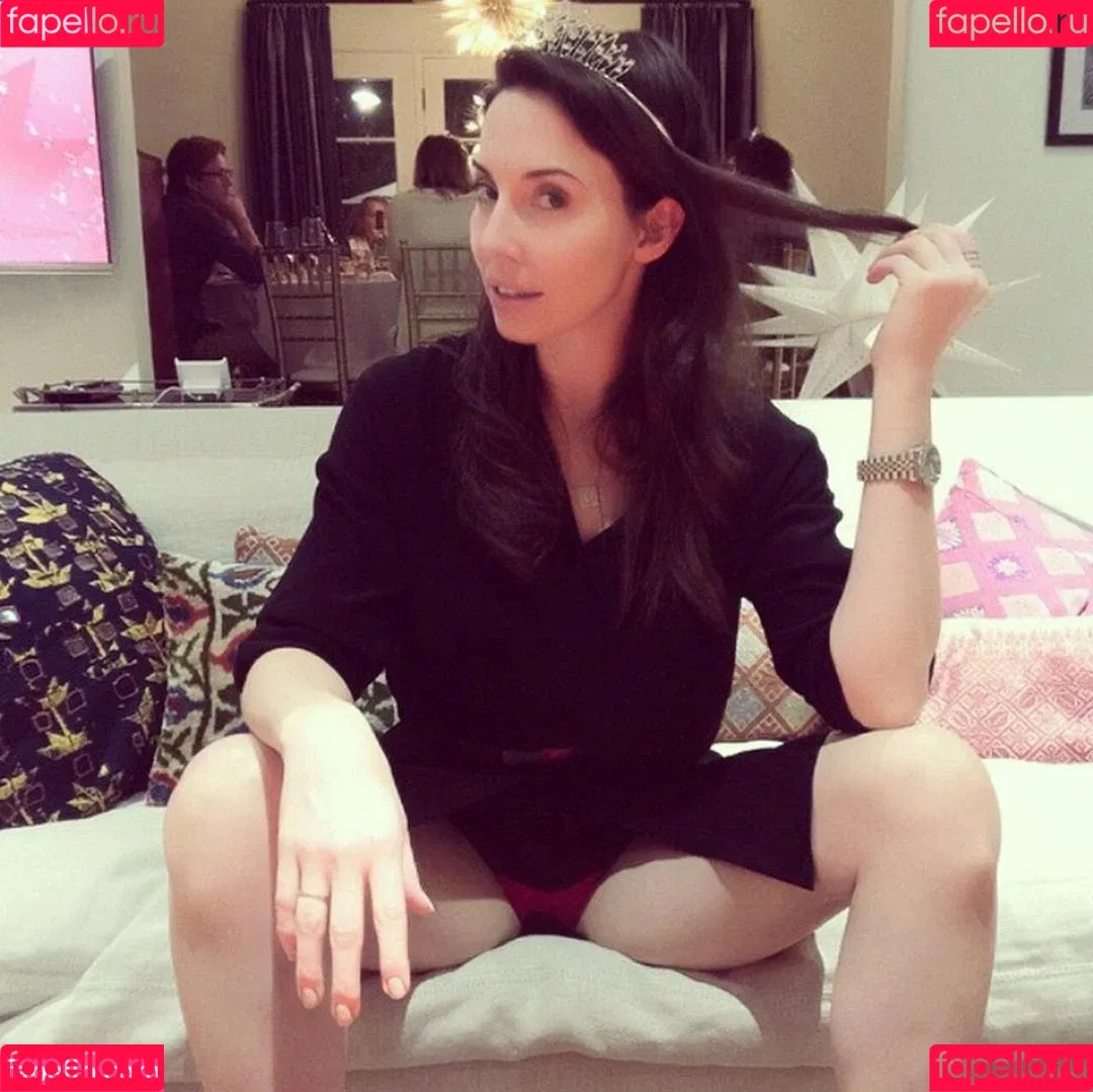 Whitney Cummings Onlyfans Photo Gallery 