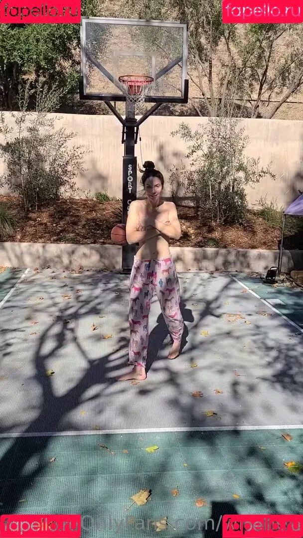 Whitney Cummings Onlyfans Photo Gallery 