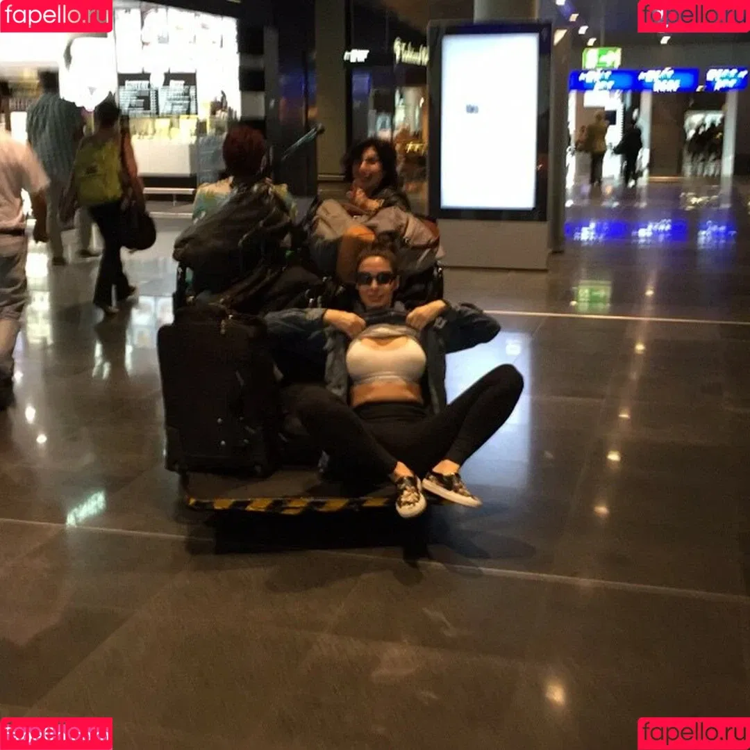 Whitney Cummings Onlyfans Photo Gallery 