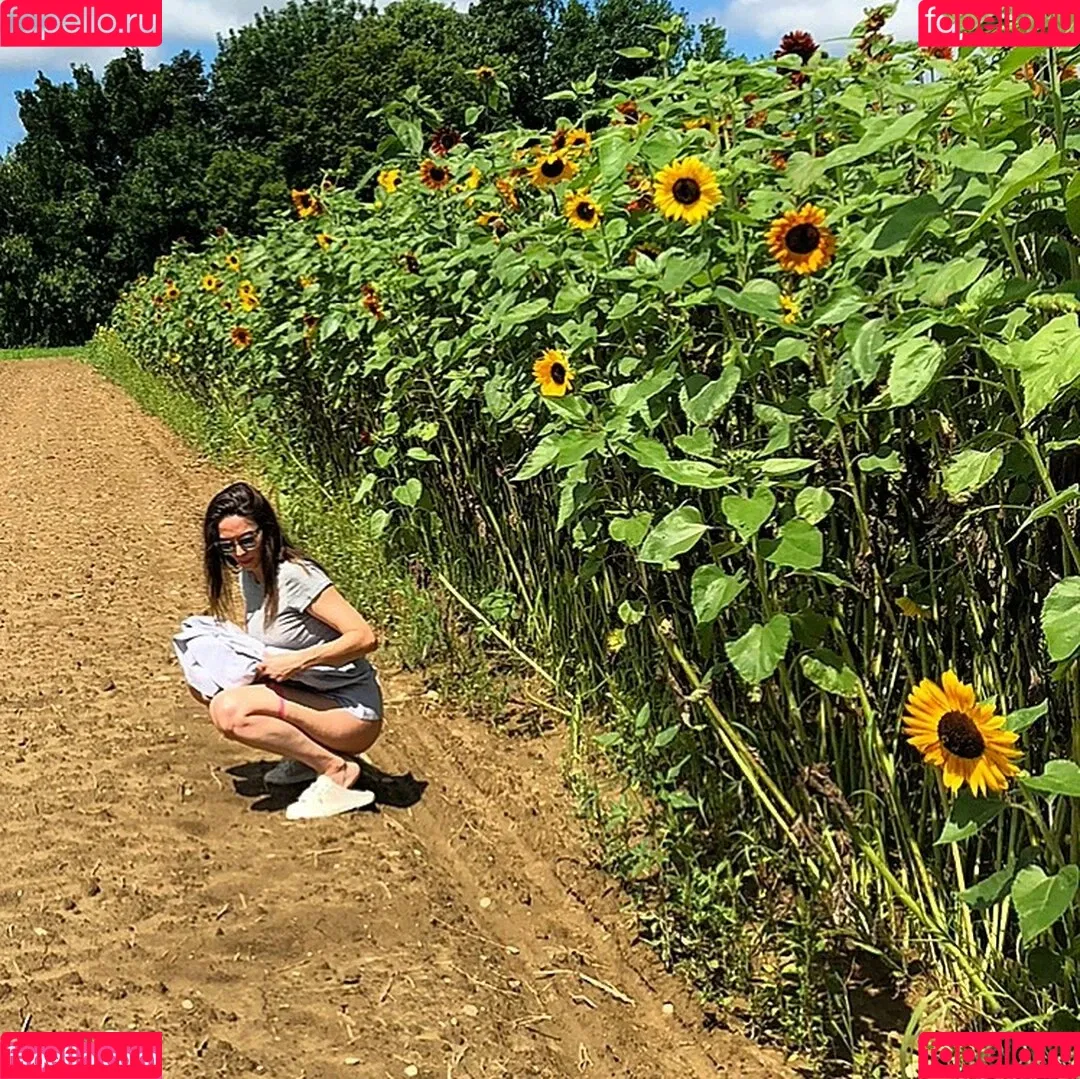 Whitney Cummings Onlyfans Photo Gallery 