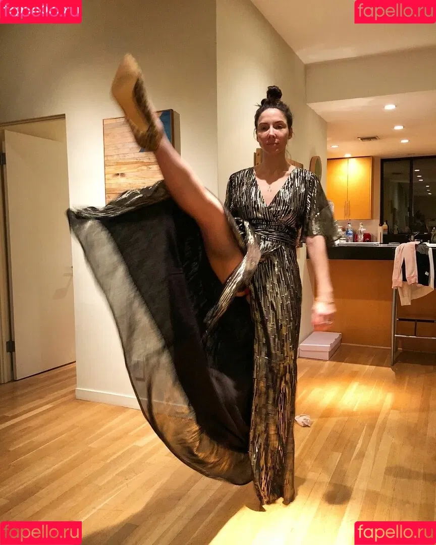 Whitney Cummings Onlyfans Photo Gallery 