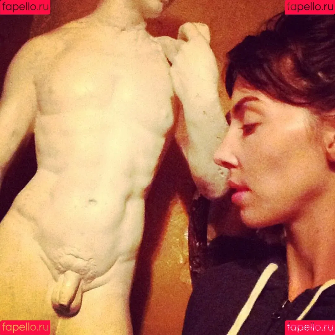Whitney Cummings Onlyfans Photo Gallery 