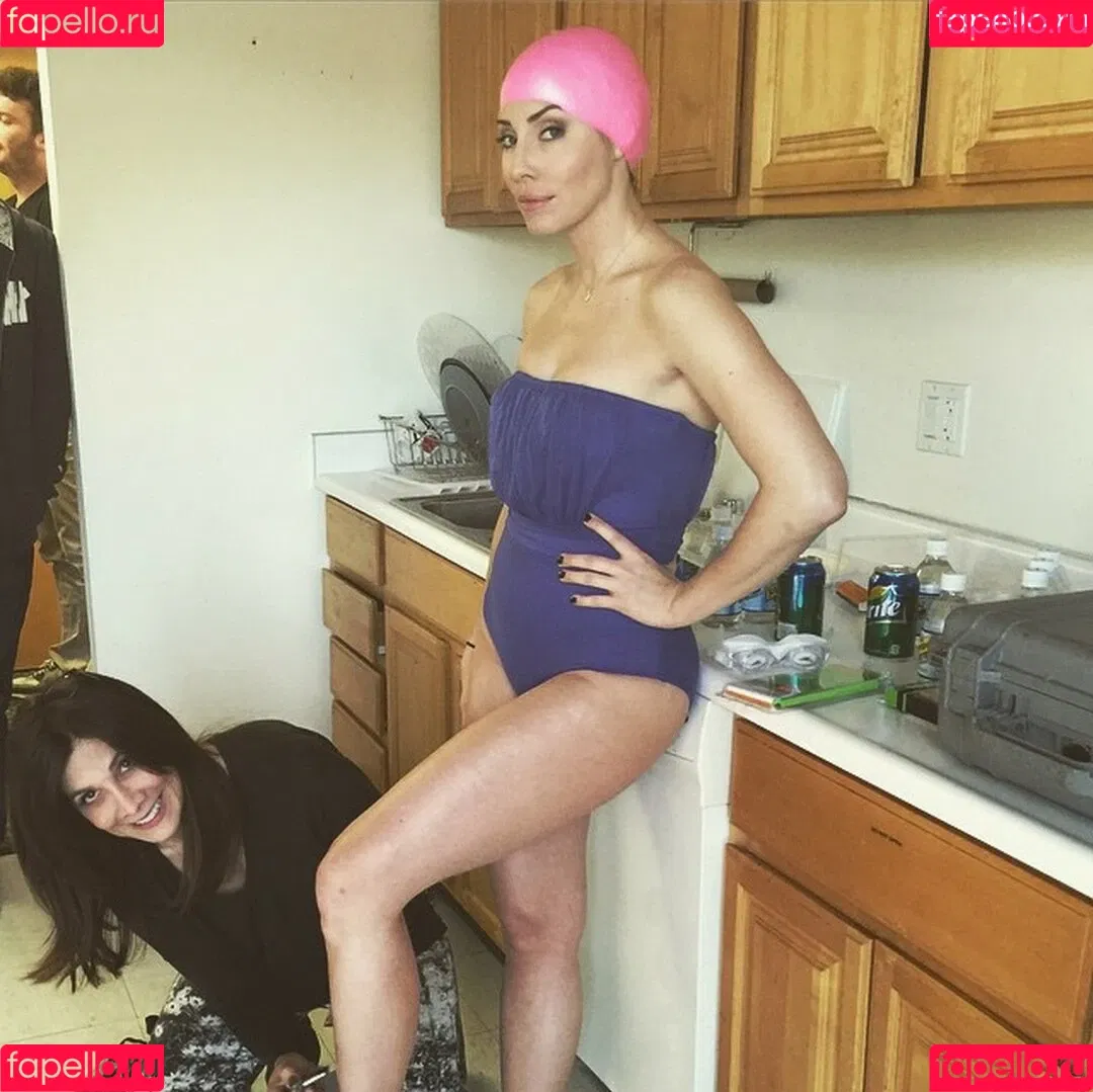 Whitney Cummings Onlyfans Photo Gallery 