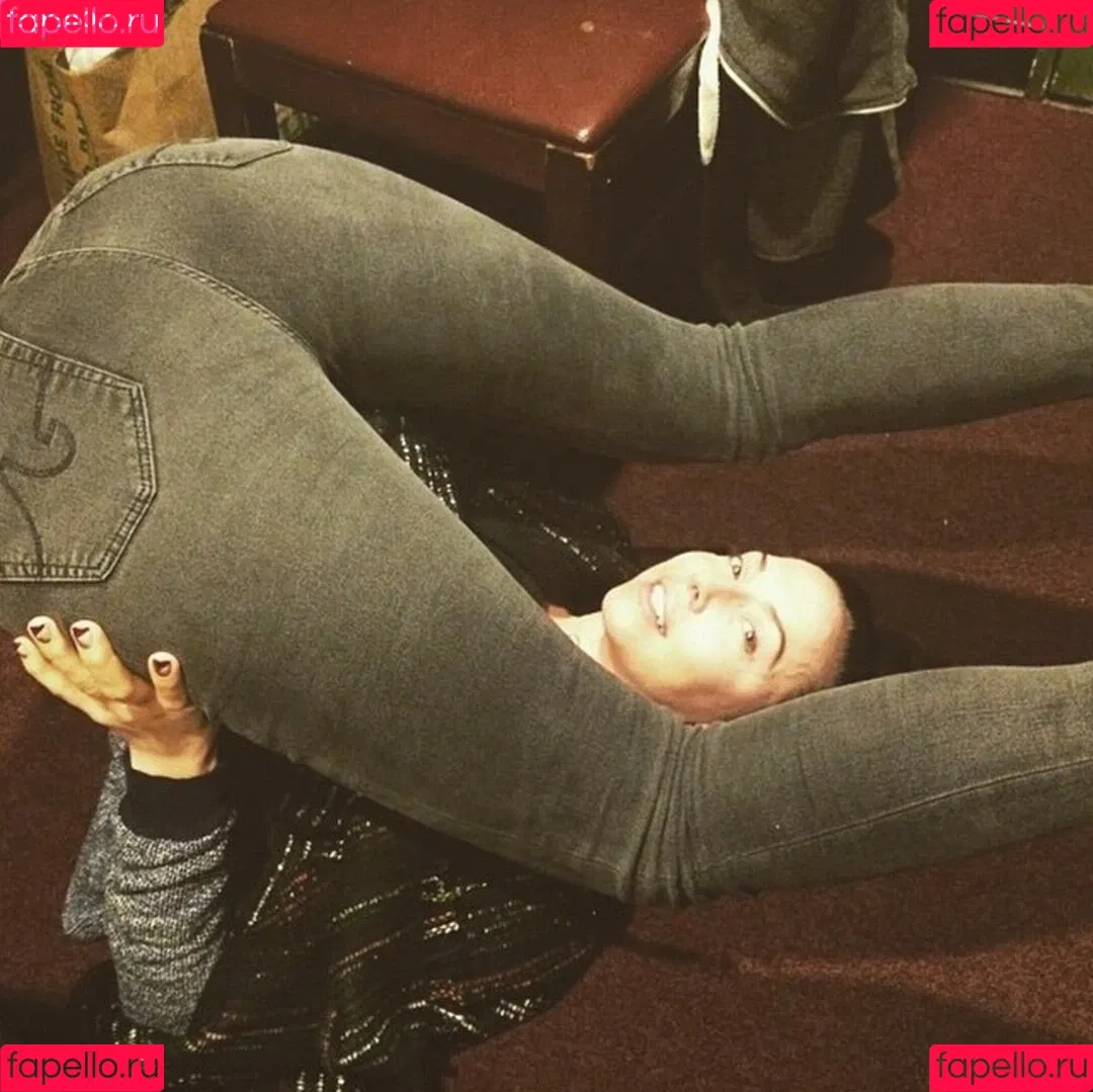 Whitney Cummings Onlyfans Photo Gallery 
