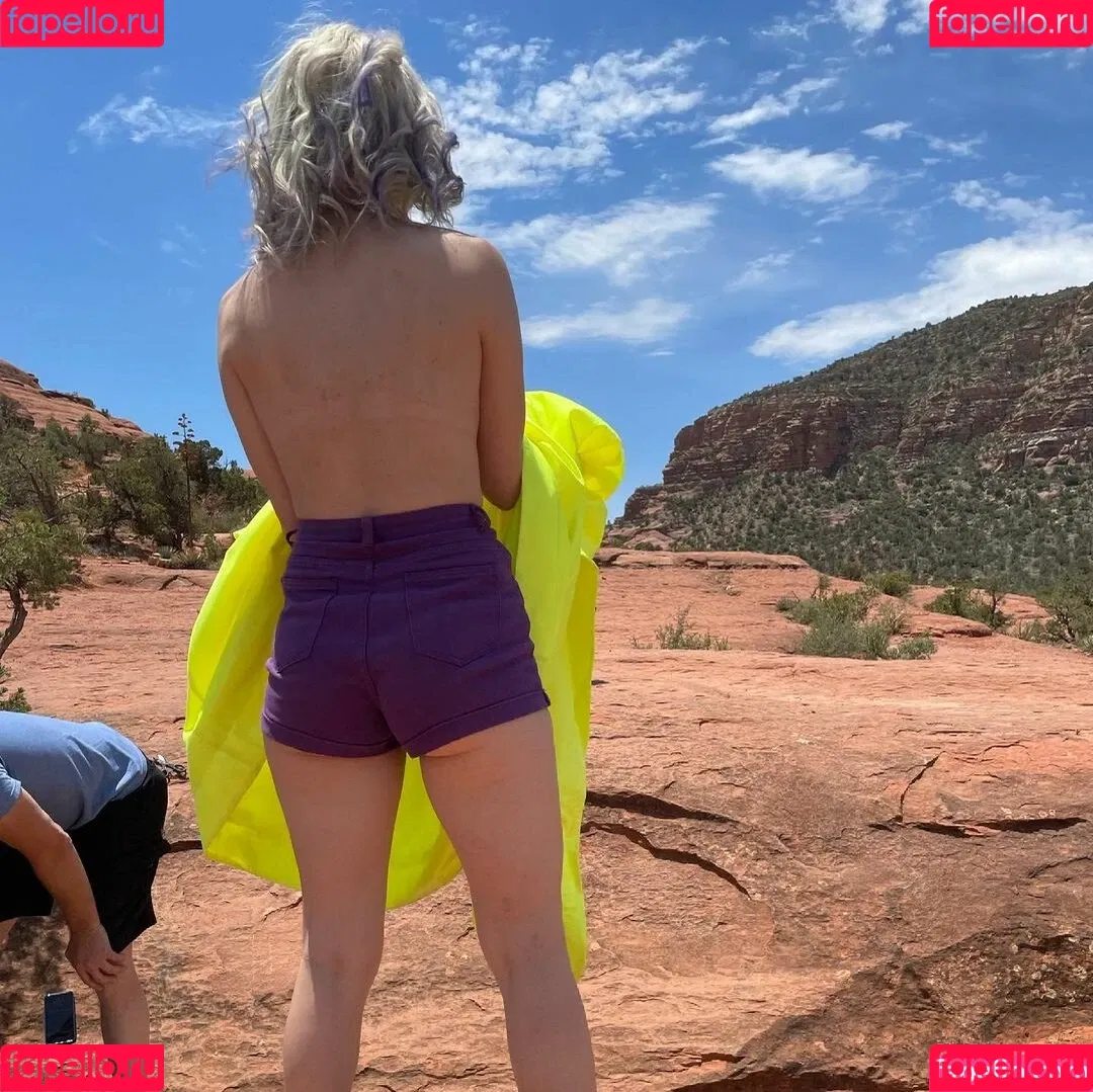 Whitney Cummings Onlyfans Photo Gallery 