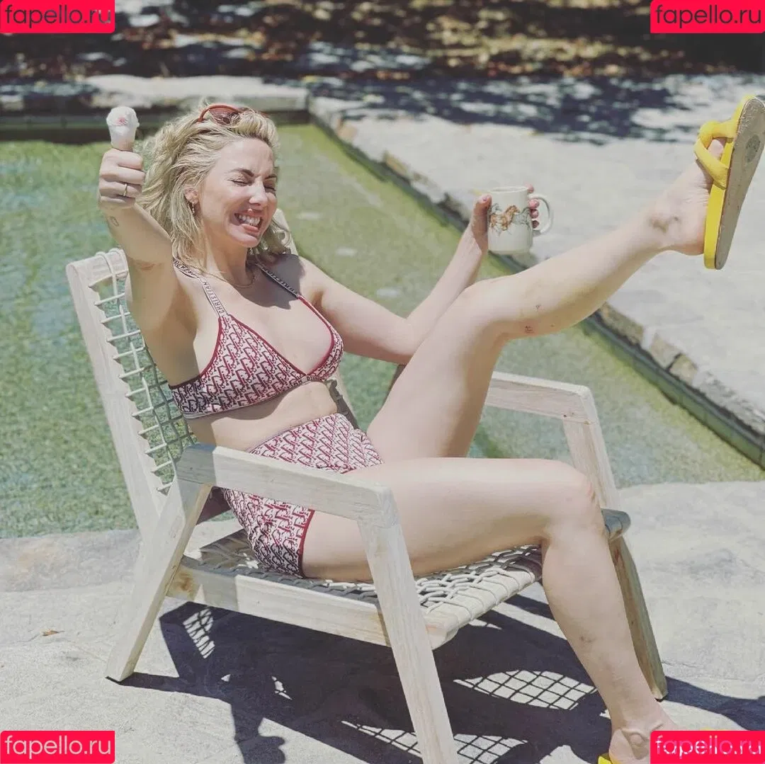 Whitney Cummings Onlyfans Photo Gallery 