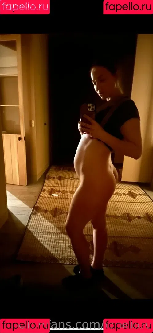 Whitney Cummings Onlyfans Photo Gallery 