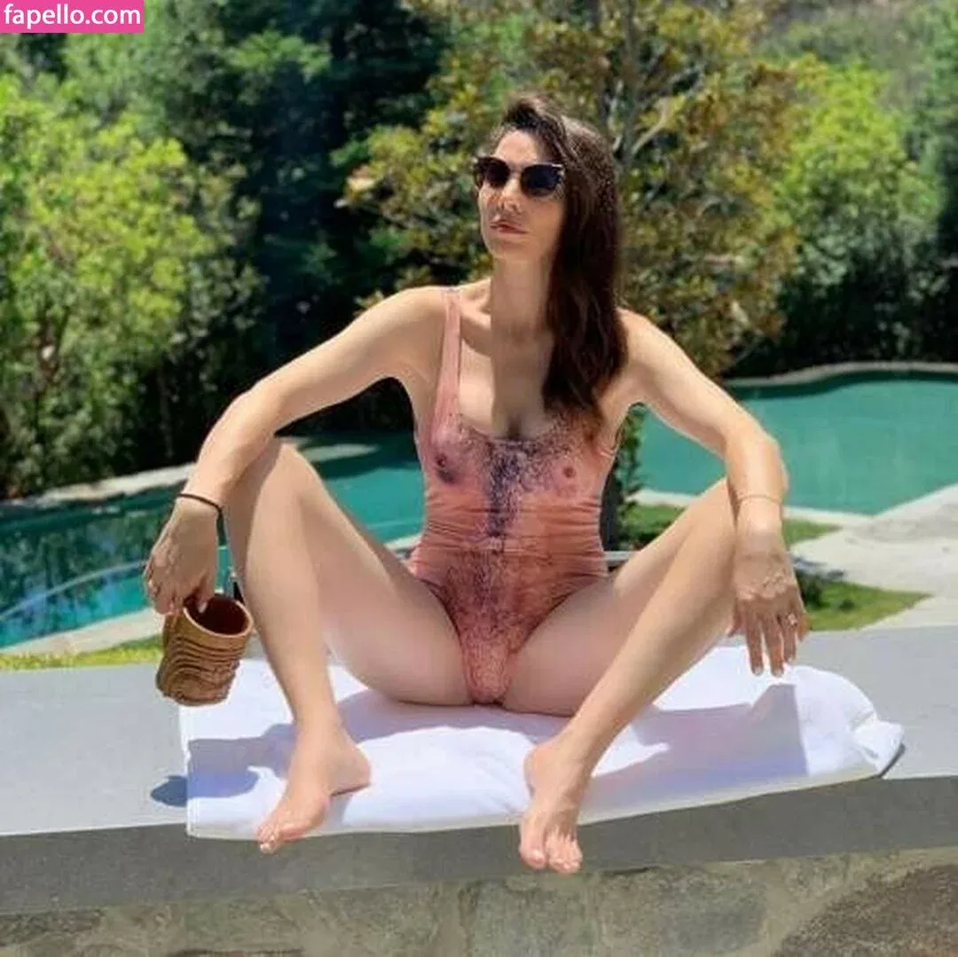 Whitney Cummings Onlyfans Photo Gallery 