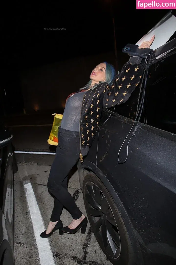 Whitney Cummings Onlyfans Photo Gallery 