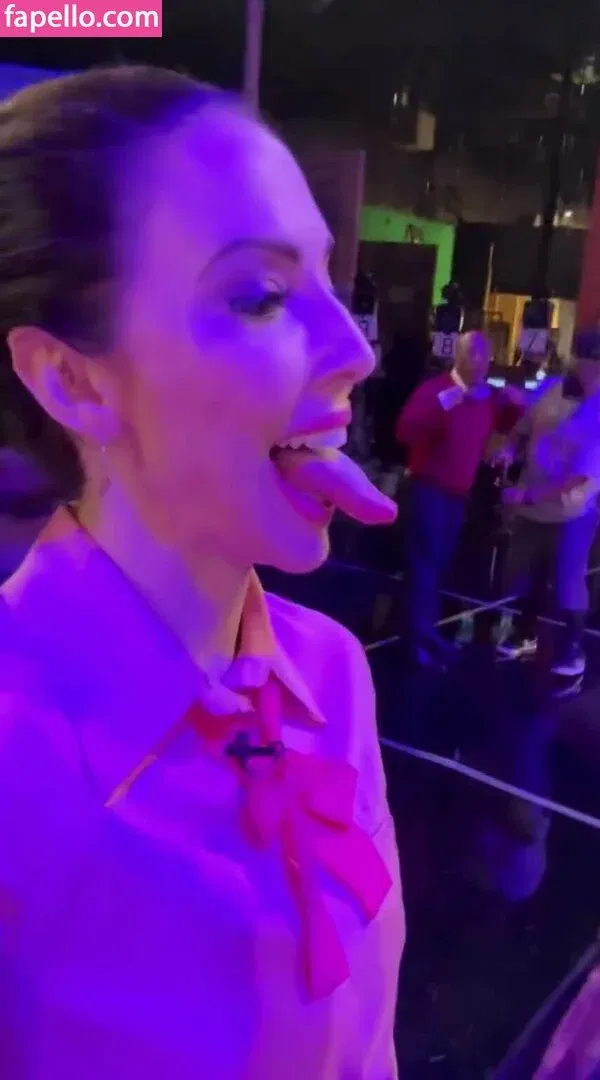 Whitney Cummings Onlyfans Photo Gallery 